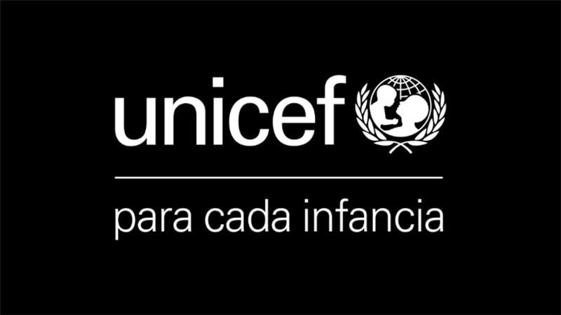 logo unicef sobre negro