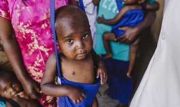 Justine, de 4 años, es atendida en el centro de salud Umoja de Goma (provincia de Kivu del Norte, República Democrática del Congo).