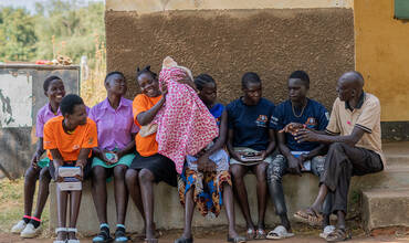 Niñas en una escuela en Uganda Niñas en una escuela en Uganda