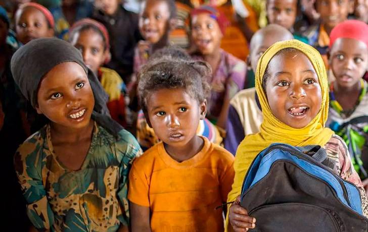 Cómo nos financiamos Niñas sonriendo