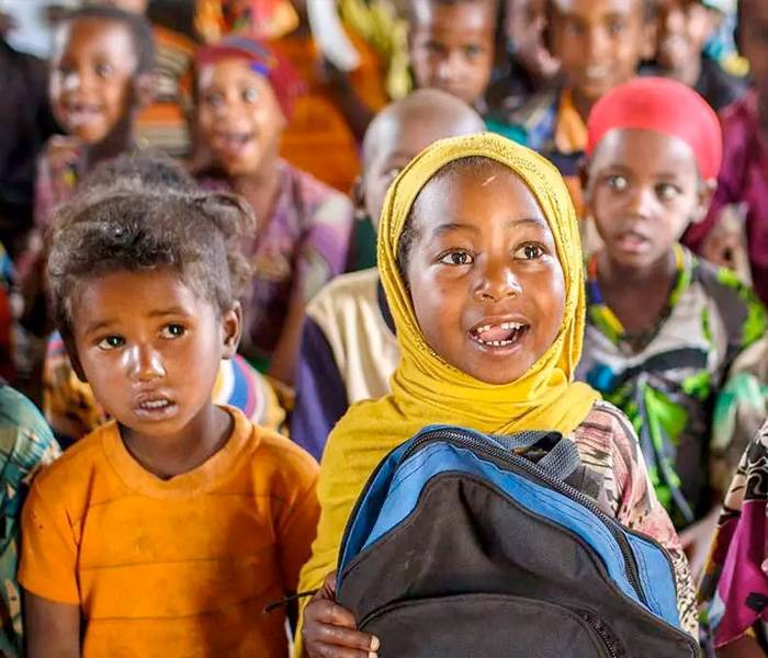 Cómo nos financiamos Niñas sonriendo