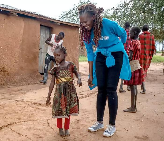 Somos una organización apolítica e imparcial Niña sonriendo