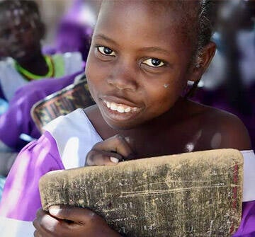 Día Internacional de la Niña Niña sonriendo