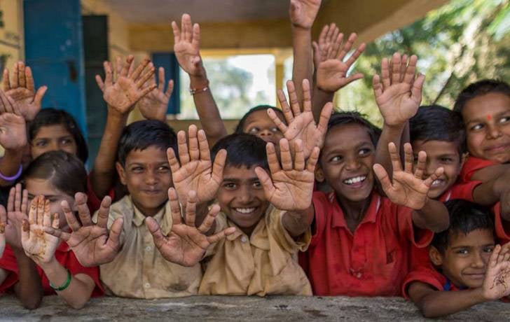 Otras formas de colaborar Varios niños sonrientes