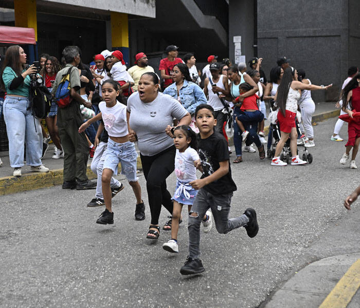 LOS NIÑOS DE VENEZUELA EN PELIGRO LOS NIÑOS DE VENEZUELA EN PELIGRO