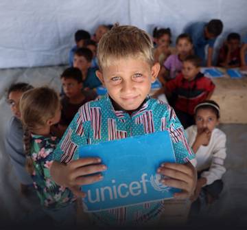 "Soy desplazado del norte de Gaza al sur. Aprendí lecciones y mejoré mi inglés. Espero que podamos regresar al norte para que, cuando crezca, pueda recibir una buena educación”. Ibrahim, 10 años