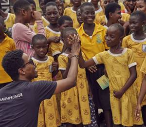 Louis Vuitton socio UNICEF España Un grupo de niños y niñas