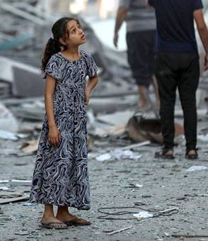 Crisis Gaza Una niña en la zona devastada