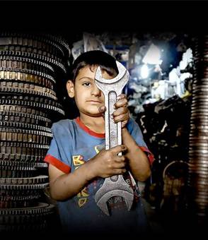 Nuestras causas - Erradicar el trabajo infantil Un niño trabajando