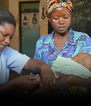 Hazte teamer Bebé siendo vacunado